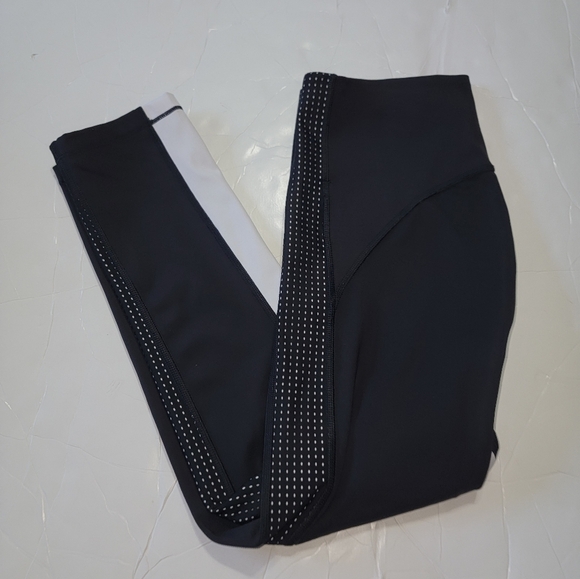 Athleta Hiit It Mesh Capri Leggings Size XS Black/White - Picture 2 of 10